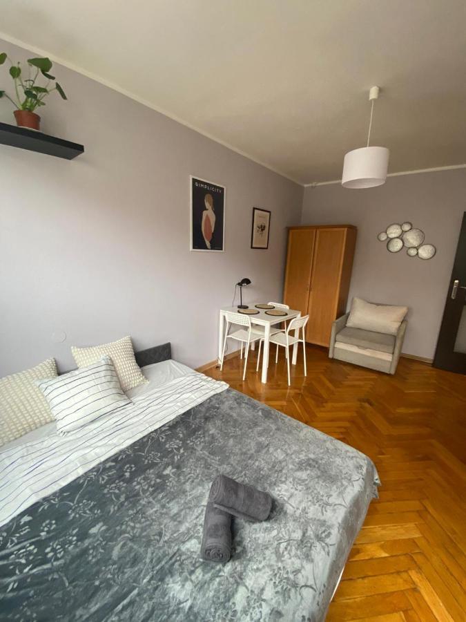 Апартаменты Night Host Matejki 4 Free Parking Бытом Экстерьер фото